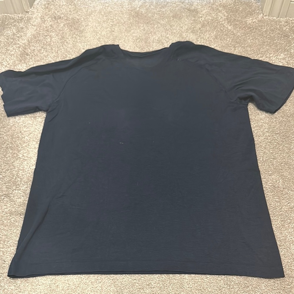 Lululemon Men's Navy Blue T-Shirt